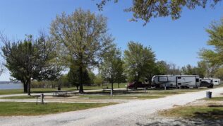RV Parking Spots at Grand Lake O' the Cherokees RV Resort