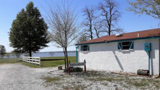 Rent lakeside accommodations at Grand Lake O’ the Cherokees RV Resort