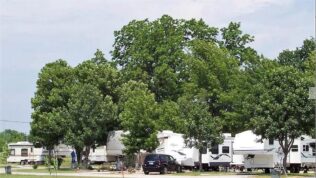 RV camping area at Grand Lake O’ the Cherokees RV Resort
