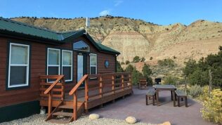 The exterior of a rentable cabin at Bryce Canyon RV Resort