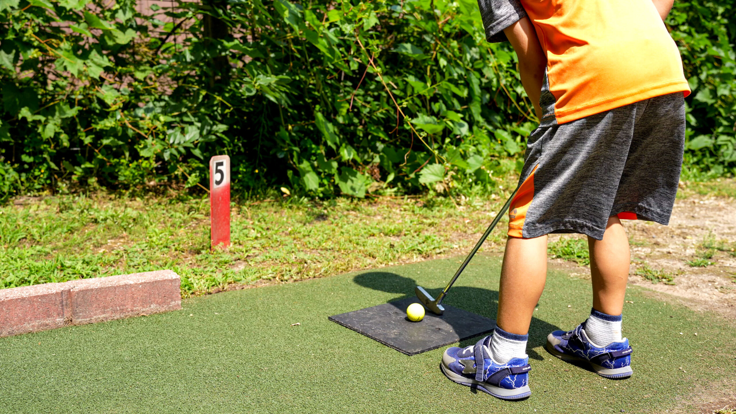 A guest enjoys mini golf at Pearl Lake RV Campground by RJourney